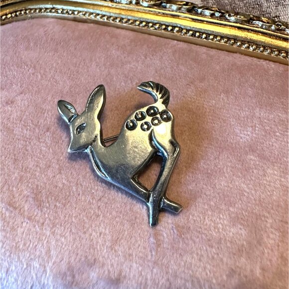 Vintage Sterling Silver Navajo Fawn Deer Stampwork Brooch Pin Signed by Artist M - Picture 4 of 12